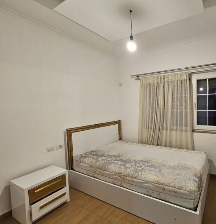 Shitet apartament 2+1+2