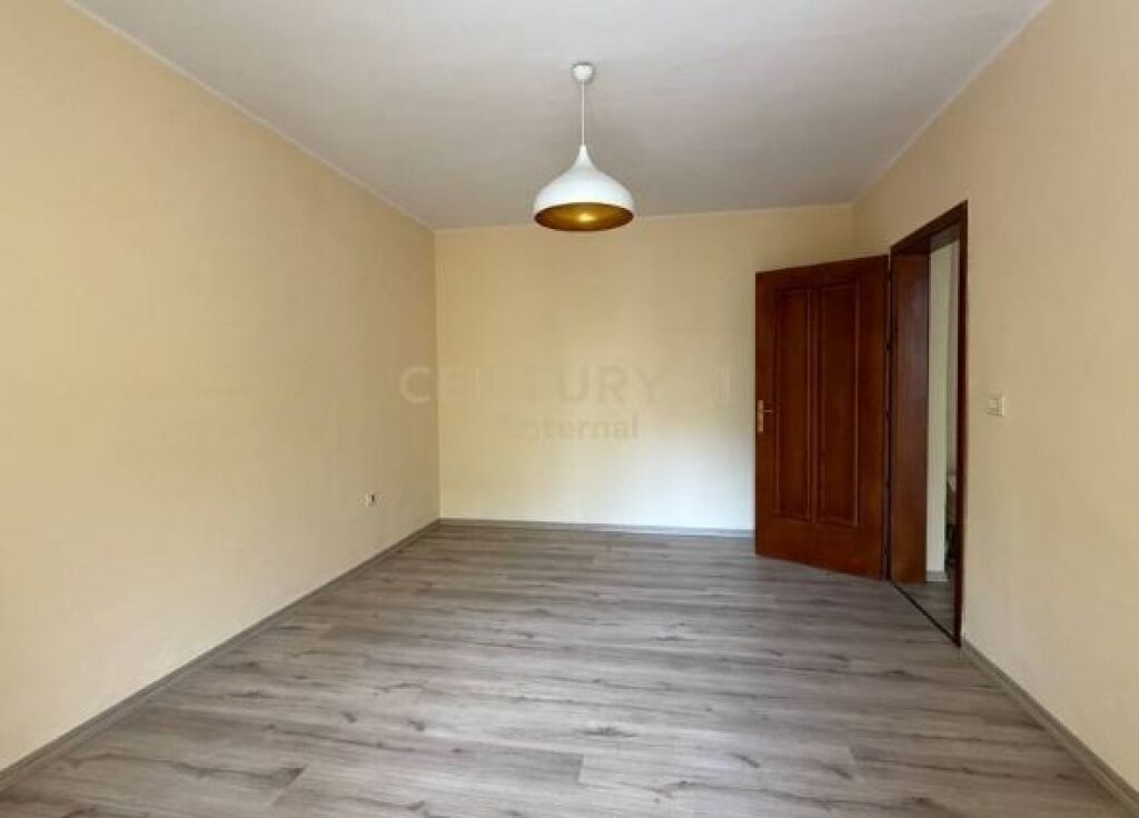 Ambient per Zyra me Qera