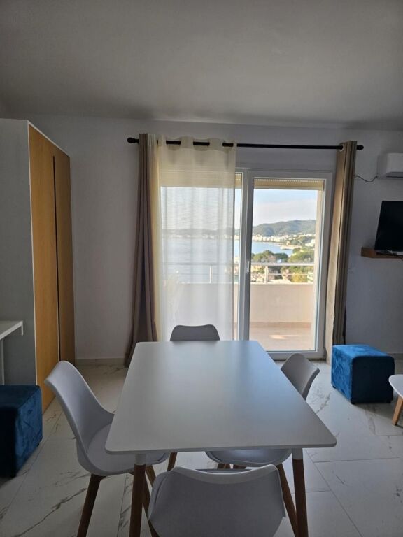Vlore, near Marina Bay | Cold Water. Long-term rental, 1+1 balcony with sea view.