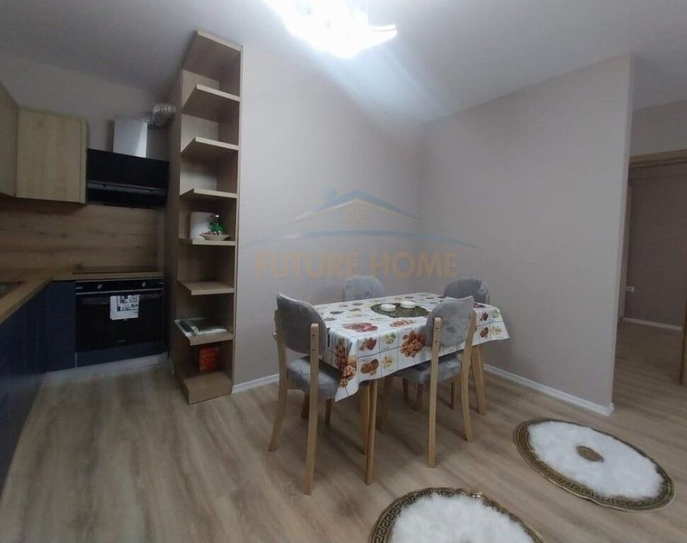 Affitto, Appartamento 2+1+2+Posto Auto, Via 5-Maji, Tirana.