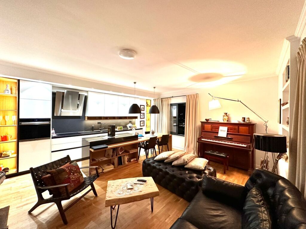 Shitet, Apartament 2+1+2, Rruga e Barrikadave, Tirane Empire67880