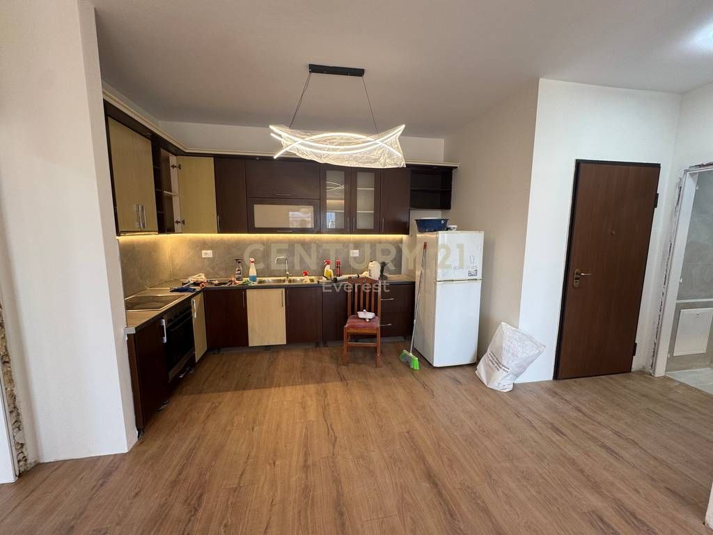 Apartament 2+1+2 per shitje ne Astir