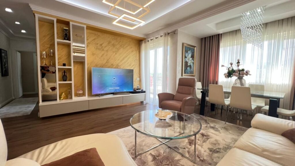 In vendita, appartamento 2+1+2 vicino al Lago Secco.