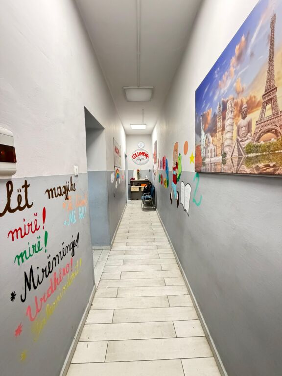 Jepet me qera ambjent per zyra te Pallatet Moskat prane Stadiumit Dinamo