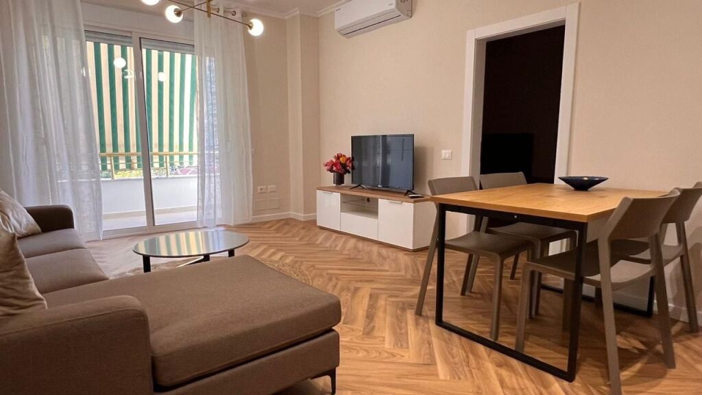 Apartament 2+1+2 per qira te Rruga e Kavajes