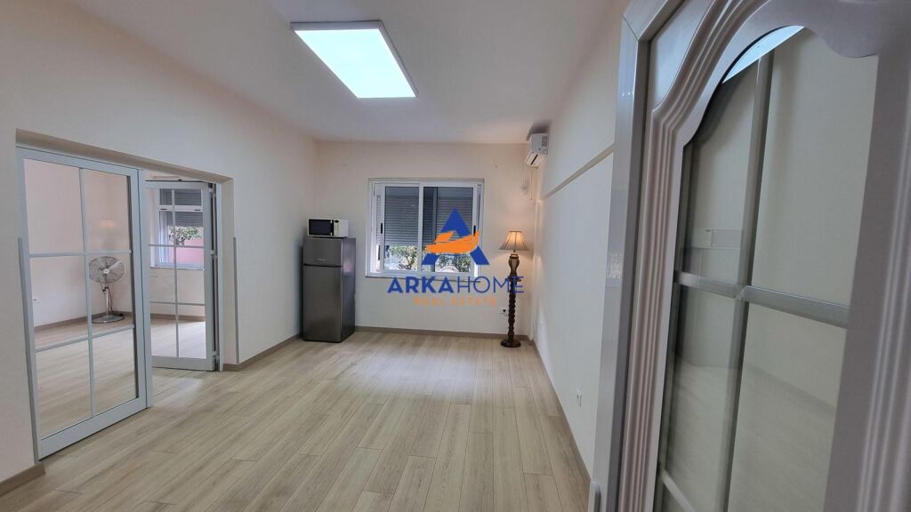 BUSINESS PREMISES FOR RENT 55M2 "MINE PEZA" 850 EURO