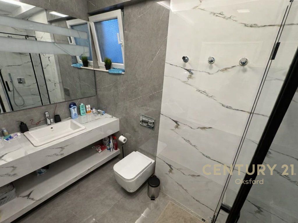 Apartament 3+1+2+Parkim per qira te Liqeni i Thate