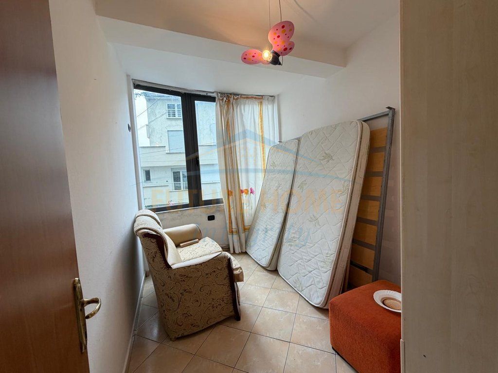 Shitet, Apartament 2+1+2, Tregu Elektrik, Tiranë.