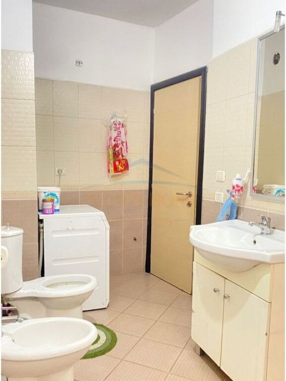 Shitet, Apartament 2+1 + Verandë, Unaza e Re