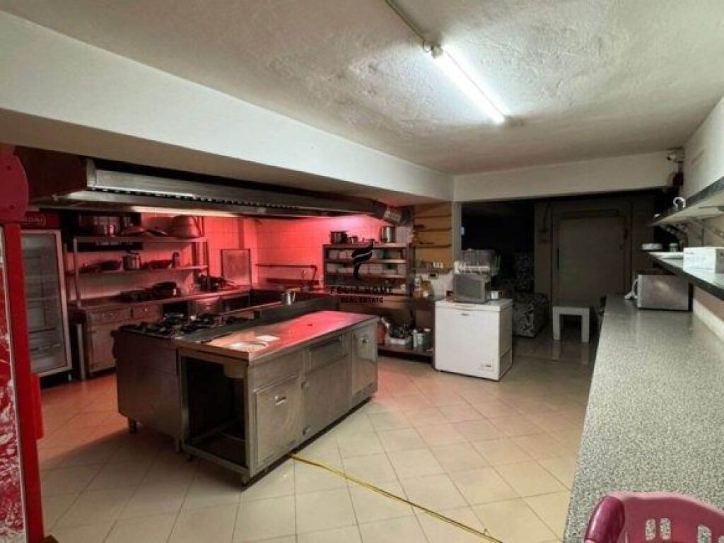 LOKAL ME QERA 600 M2 PORCELAN 150.000 LEKE FH-69911