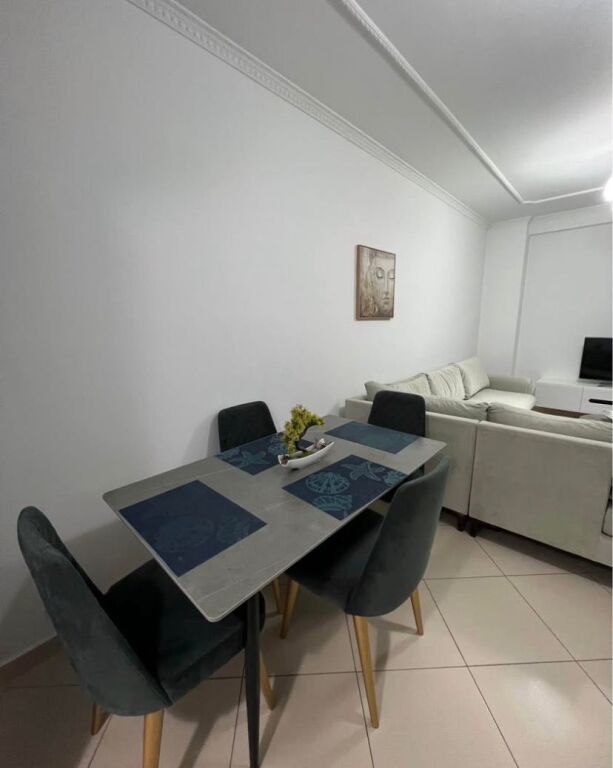 Apartament 2+1 me qera Komuna e Parisit