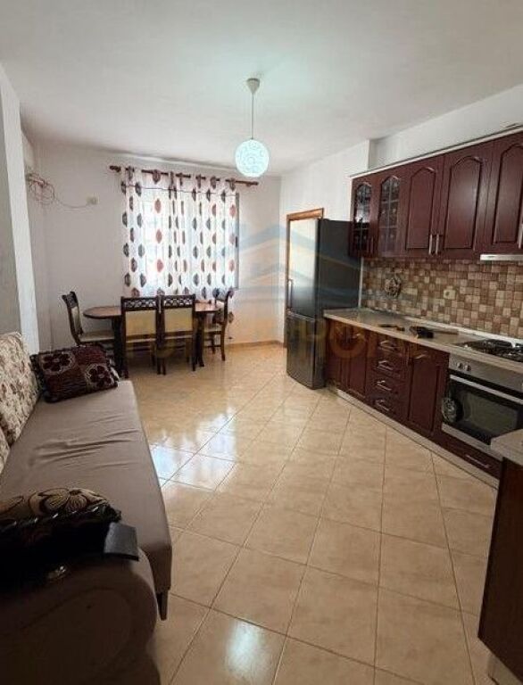 Shitet, Apartament 2+1, Fresk, Tirane.