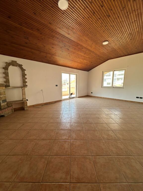 VILE ME QERA 3 KATESHE KOMUNA PARISIT 2.500 EURO FH-69973