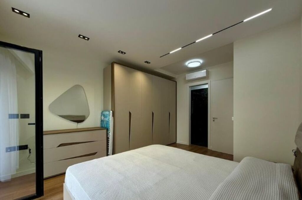 APPARTAMENTO MODERNO 2+1+2+PARCHEGGIO