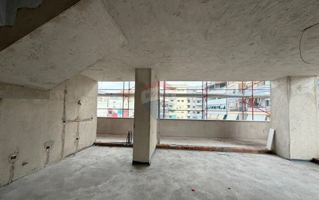 Shitet duplex te White Tower ID: 530181096-159