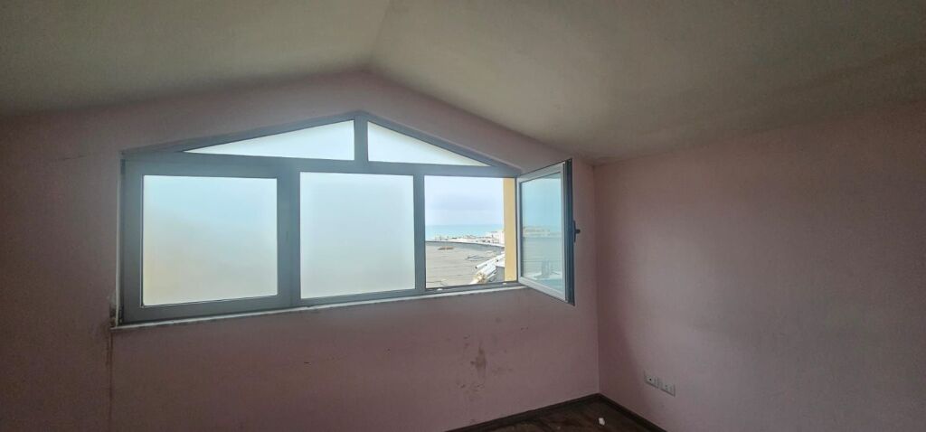 SHITET APARTAMENT 3+1 ME PISHINE PLAZH DURRES