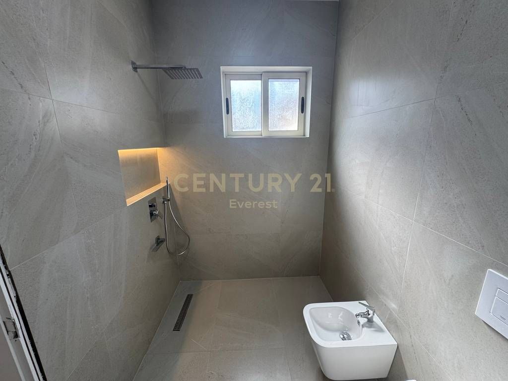 Apartament 2+1+2 per shitje ne Astir