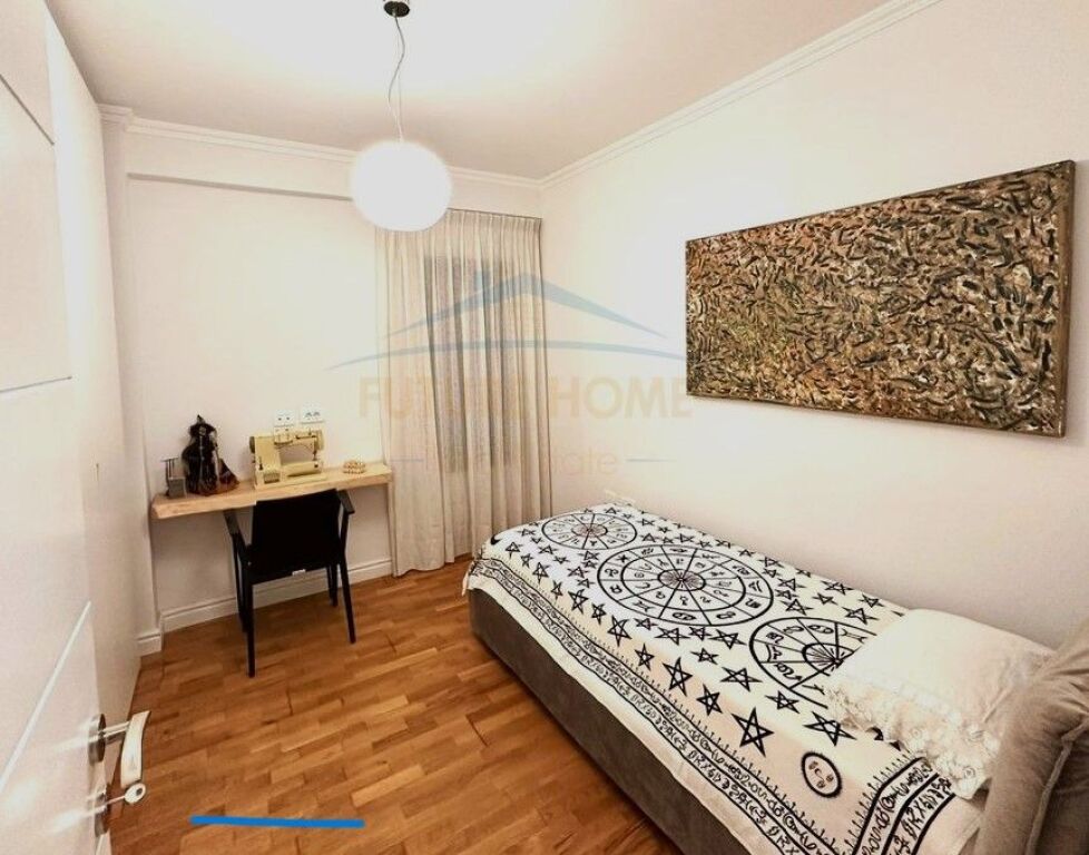 Shitet, Apartament 2+1+2, Rruga e Barrikadave, Tirane 350,000 €