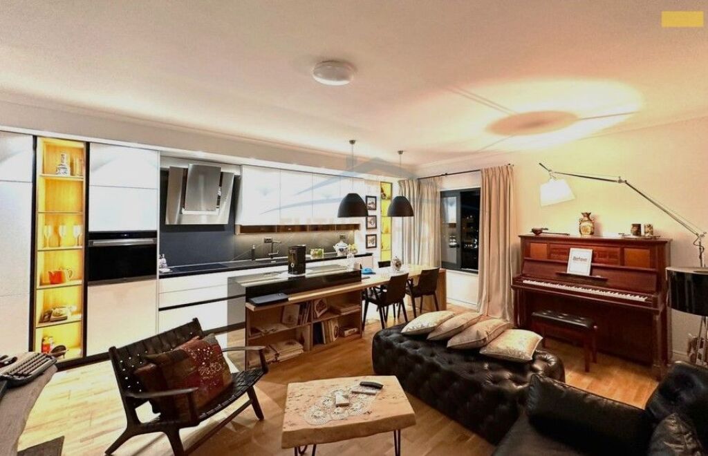 Shitet, Apartament 2+1+2, Rruga e Barrikadave, Tirane 350,000 €