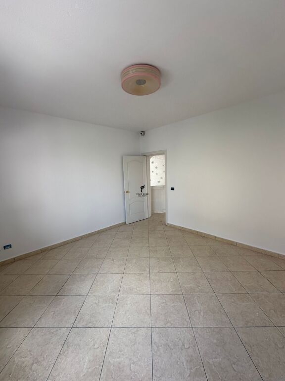 VILE ME QERA 3 KATESHE KOMUNA PARISIT 2.500 EURO FH-69973