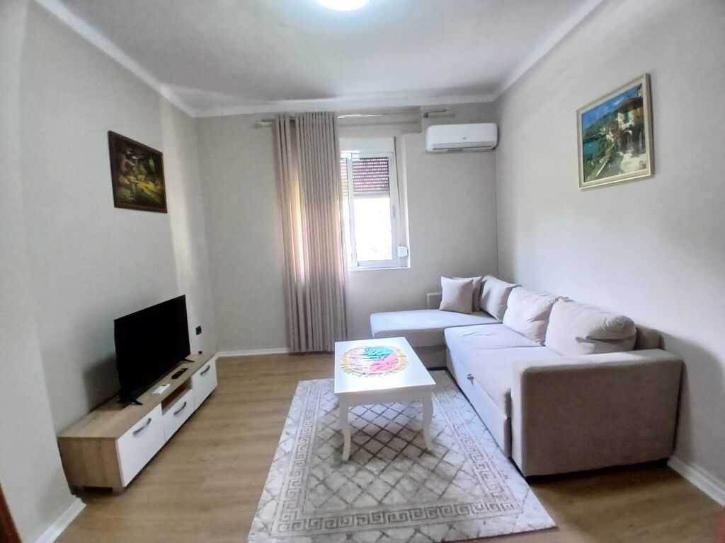 Jepet Me Qera Apartament 1+1+1 Ballkon
