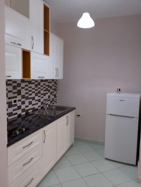 VENDESI APPARTAMENTO 1+1 SPIAGGIA DURRES