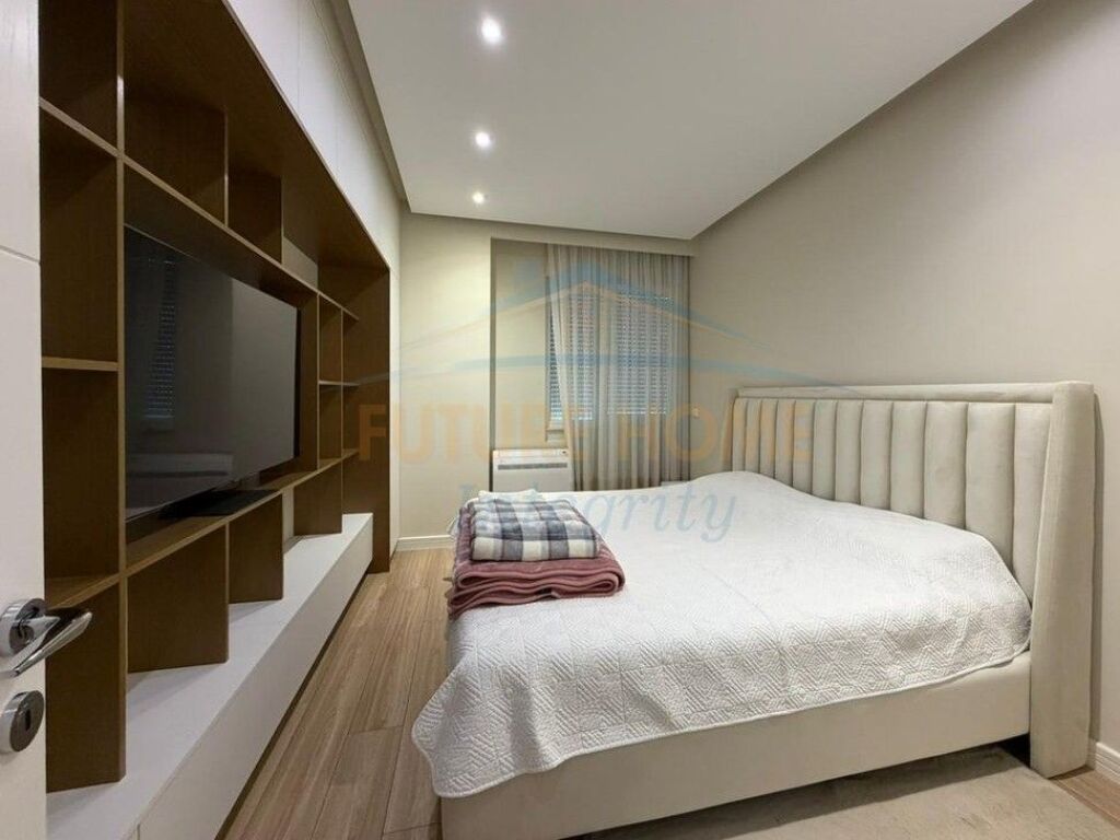 Shitet, Apartament 3+1+2, Liqeni i Thatë, Tiranë.