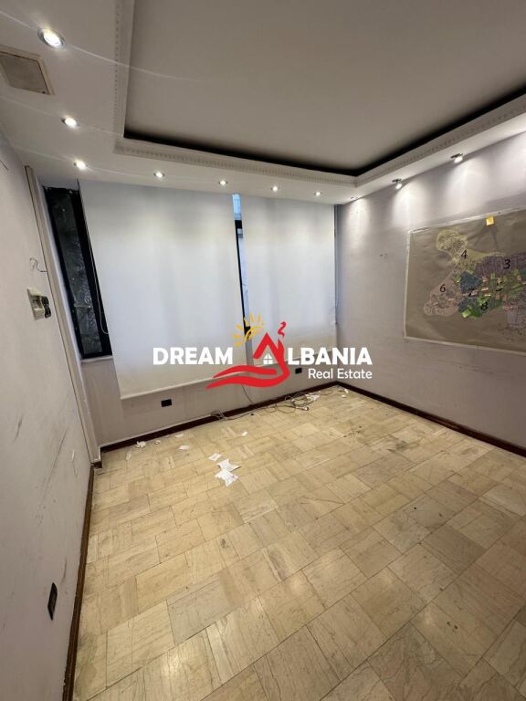 Zyre me qera ne Qender perball 15 Kateshit ne Tirane ID ( 42611158 )