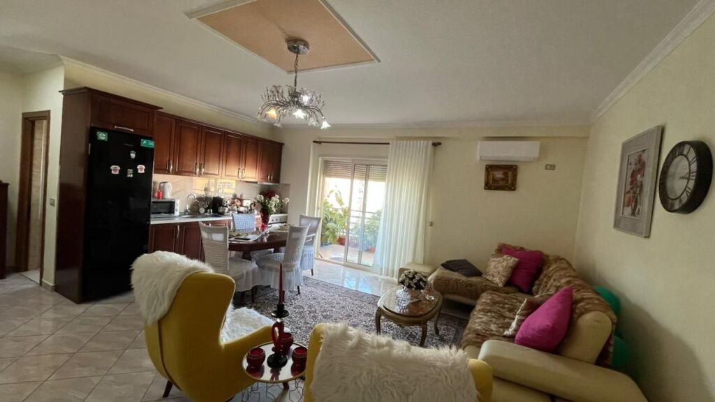 Shitet, Apartament 2+1,Ish Rajoni Durres, Durres!