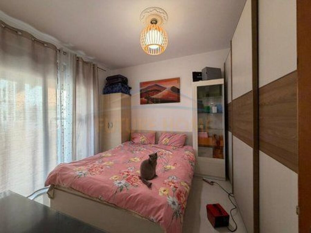 Shitet, Apartament 1+1, Unaza e Re, Tiranë.