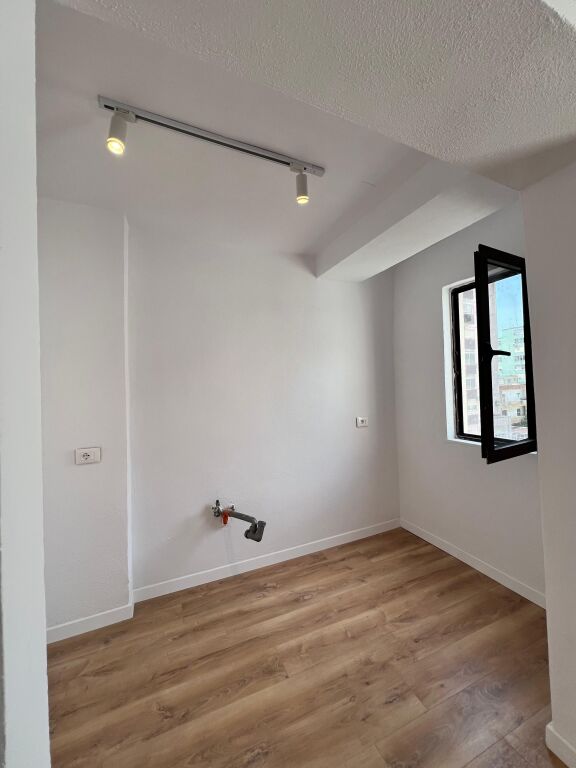 SHITET APARTAMENT 2+1 ,Qender ,  ish Rajoni Policise , DURRËS