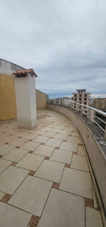 SHITET APARTAMENT 3+1 ME PISHINE PLAZH DURRES