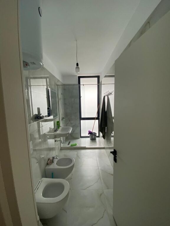 Apartament i mrekullueshëm në një pallat të ri me qira 2+1