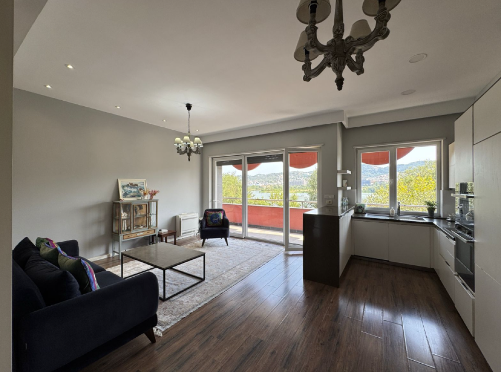 🏡 SHITET APARTAMENT LUKSOZ 2+1+2 – PRANË LIQENIT ARTIFICIAL, RR. “SAMI FRASHËRI”