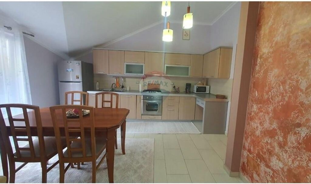 Jepet me qira apartament - Komuna e Parisit