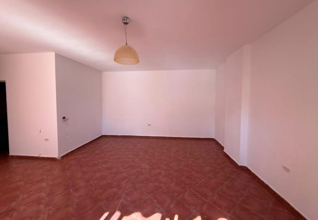 SHITET STUDIO PRANE QENDRES TR!
