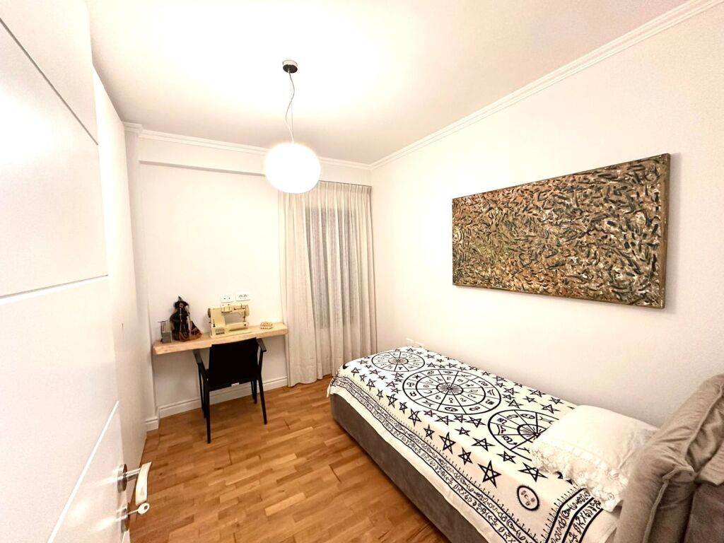 Shitet, Apartament 2+1+2, Rruga e Barrikadave, Tirane Empire67880