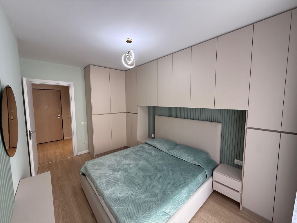 📣 QERA SUPER Apartament 1+1 📍 Kompleksi Magnet, Prane 21-Dhjetorit ✨ 🏢 Ndertim i Ri 🪜 Kati 3 (Me Ashensor) 🛋️ Mobiluar Me Kushte Bashkekohore ✅ I Pa Banuar Me Pare 💶 Cmimi 60.000 Leke/Muaj