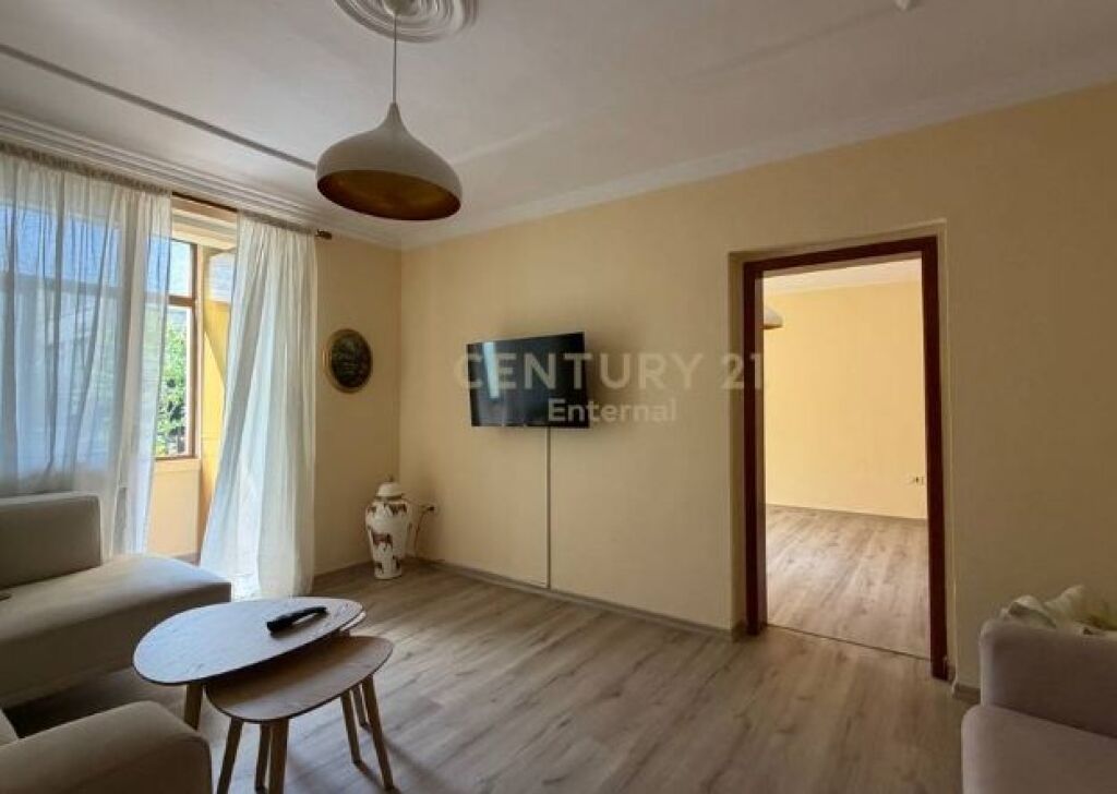 Ambient per Zyra me Qera