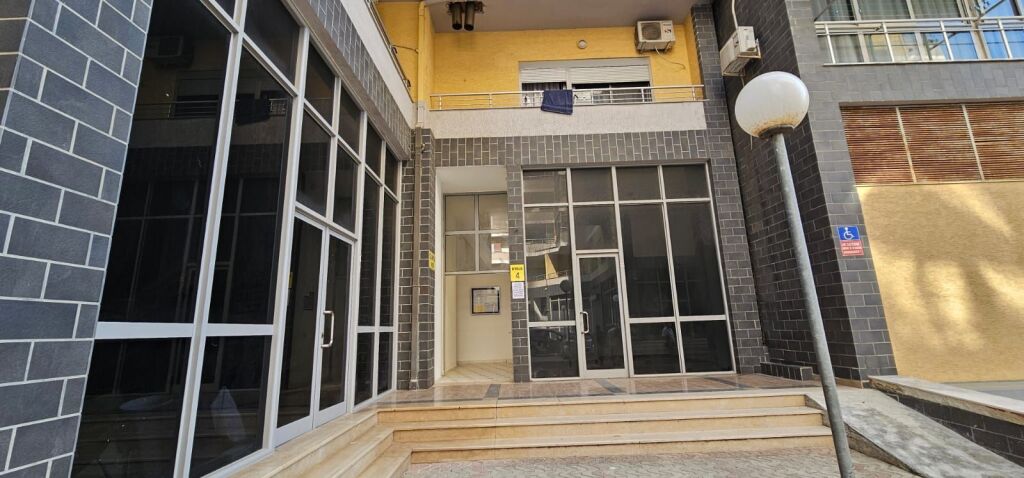 SHITET DYQAN PLAZH DURRES RRUGA E FRIGORIFERIT KOMPLEKT PRIVAT