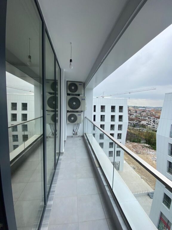 Apartament i mrekullueshëm në një pallat të ri me qira 2+1