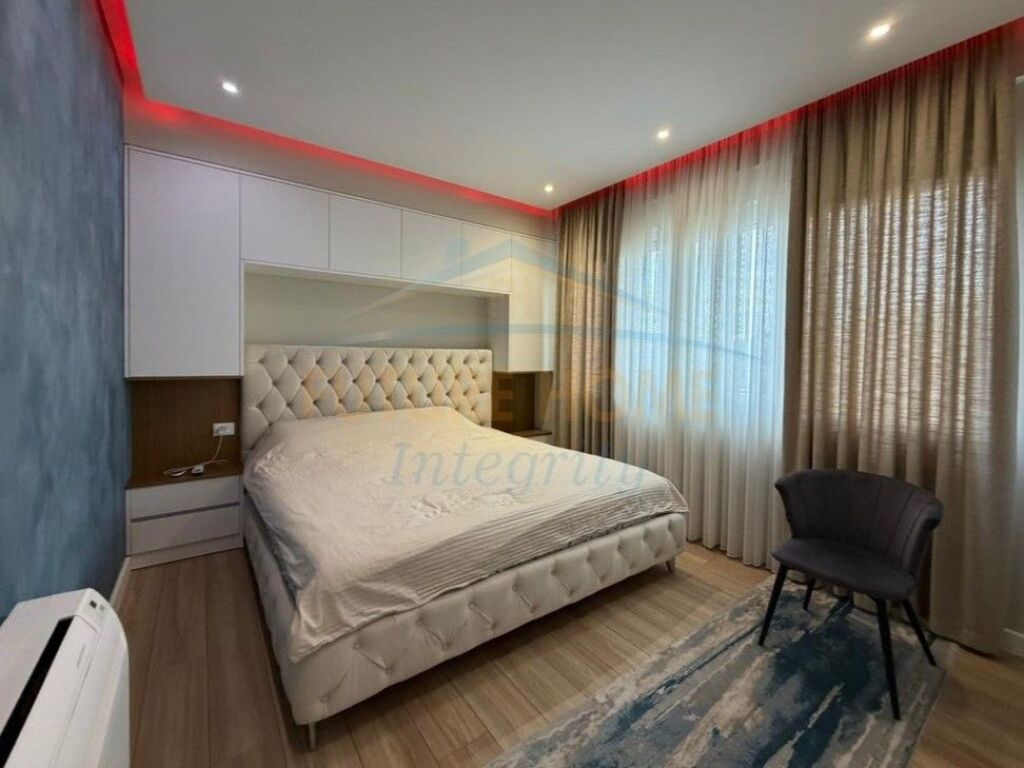 Shitet, Apartament 3+1+2, Liqeni i Thatë, Tiranë.