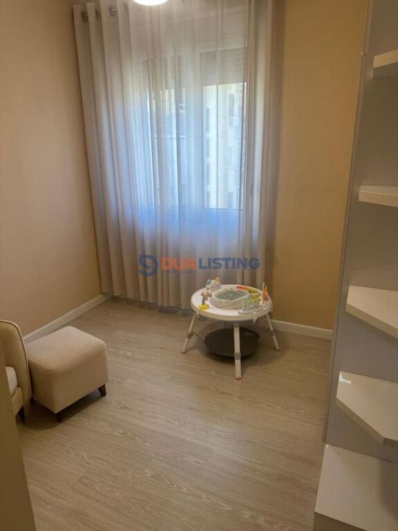 Ofrojme Apartament 2+1 me qira prane Kopshtit Zoologjik