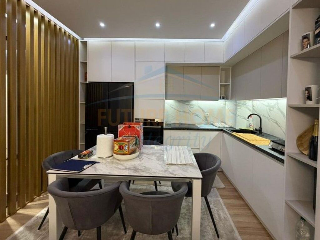 Shitet, Apartament 3+1+2, Liqeni i Thatë, Tiranë.