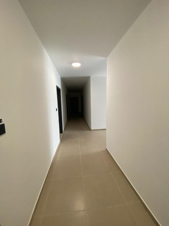 Apartament i mrekullueshëm në një pallat të ri me qira 2+1