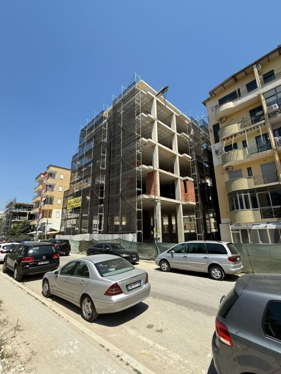 SHITET APARTAMENT 1+1 GOLEM PRAN BONITA 2 SHUM PRAN DETIT