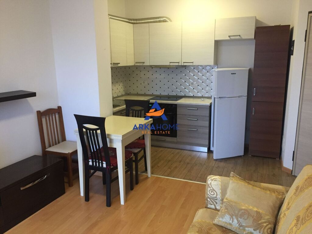 JEPET APARTAMENT ME QERA 1+1+BALLKON "AFER SPARIT, XHAMLLIK" 50000 LEKE