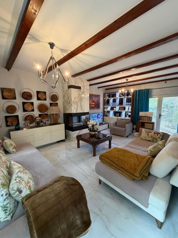 Shitet vilë 2-katëshe në Qerret