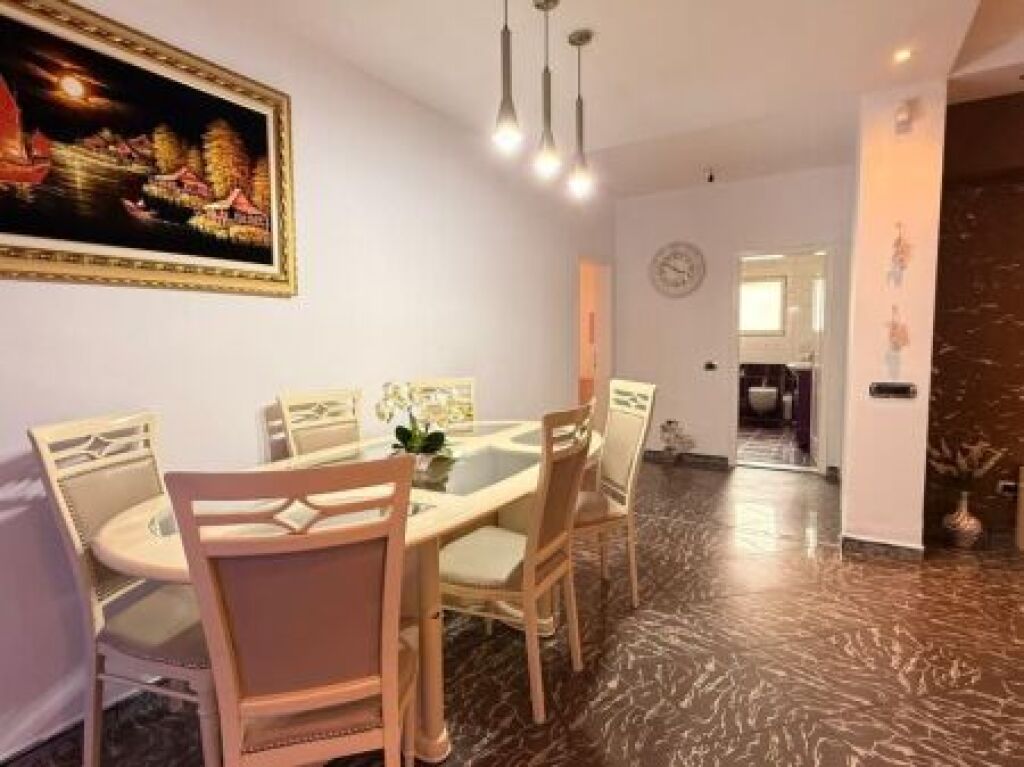 apartament 2+1 me qira tek Komuna e Parisit