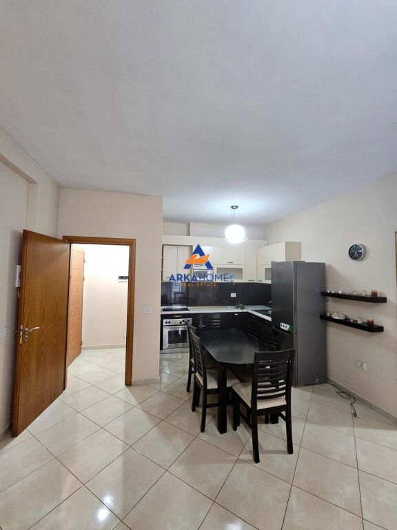 JEPET ME QERA APARTAMENT 2+1 "YZBERISHT, KOMPLEKSI MOLLA, NGJITUR ME ECO MARKET / SIPËR BAR LUIS" 50000 LEKE